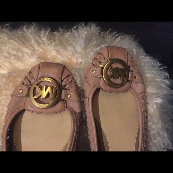 Michael Kors beige flats - Picture 2 of 3
